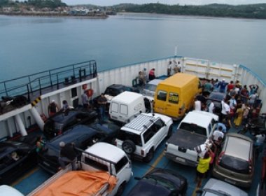 Travessia: Ferry Juracy Magalhães fica parado em alto mar