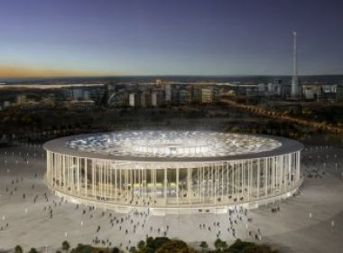 Estádio é inaugurado com cinco meses de atraso em Brasília