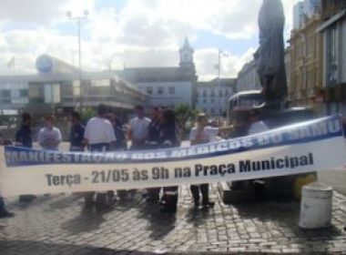 H� uma semana parados, m�dicos do Samu protestam em frente � prefeitura