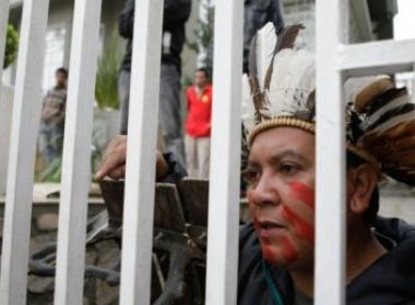 Indígenas ocupam sede do PT em Curitiba em protesto por suspensão de demarcações