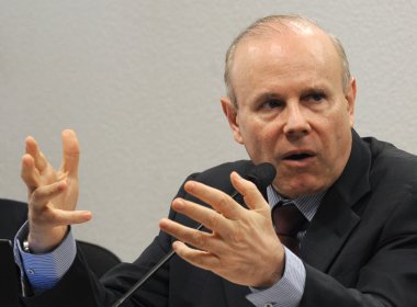 Mantega promete cortes caso meta fiscal seja ameaçada