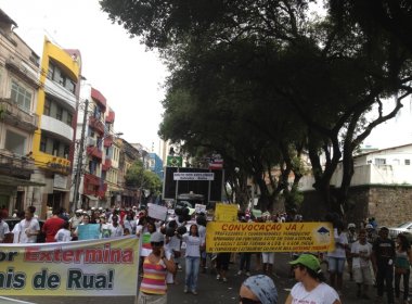 Hilton critica proibição de faixas em festas populares e afirma que levará a dele sempre