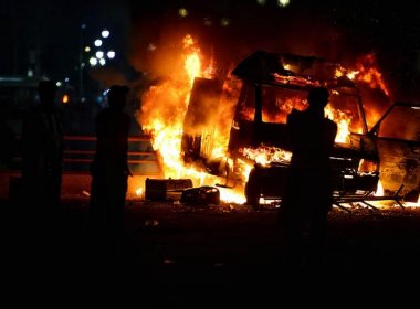 Vândalos depredam e saqueiam lojas durante protesto em SP