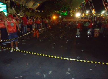 Itapetinga: Parte de camarote do Forró da Vaca Lôca é interditada