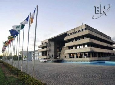 Deputados baianos ratificam reajustes para médicos e professores universitários