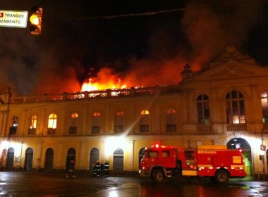 Porto Alegre: Incêndio atinge Mercado Público