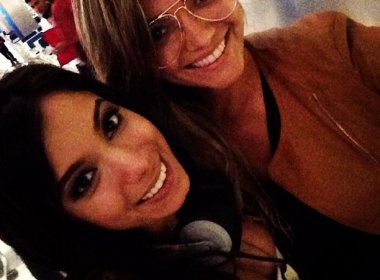 Anitta e Kelly Key se encontram em aeroporto: ‘Adoro voar em boas companhias’