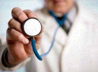 Governo brasileiro desiste de importar médicos cubanos