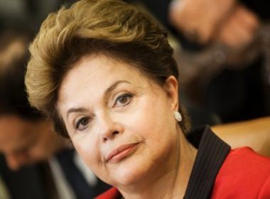 Dilma anuncia R$ 3 bi para municípios, mas é vaiada por prefeitos