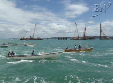 Pescadores prometem impedir saída de balsas para Terminal de Regaseificação da Petrobras