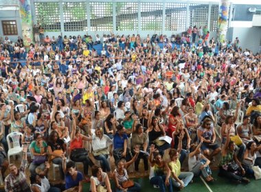 Professores de Salvador mantêm paralisação nesta sexta