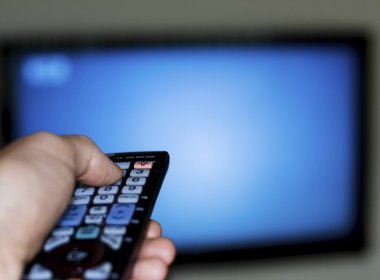 Brasileiros gastam R$ 141 em média com TV por assinatura