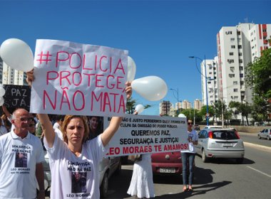 Protesto pela morte de Leonardo Moraes reúne cerca de 100 pessoas no Imbuí