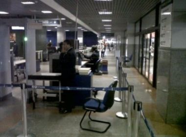 Comandante da American Airlines 'se reta', tira a roupa e fica quase nu no Aeroporto de Salvador