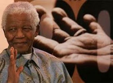 Mandela permanece em estado crítico, mas estável