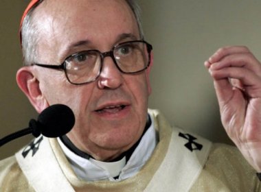 Em discurso no Rio, papa diz que Igreja está ‘atrasada’, critica bispos e pede reformas