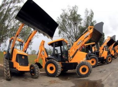 Governo entrega 152 máquinas para municípios do interior baiano