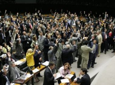 Dilma libera R$ 2 bilhões para emendas parlamentares; Ação visa acalmar base, diz jornal