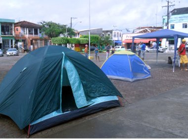 Buerarema: Fazendeiras montam acampamento em frente à prefeitura