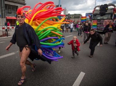 Juiz proíbe crianças e adolescentes de acompanharem Parada Gay