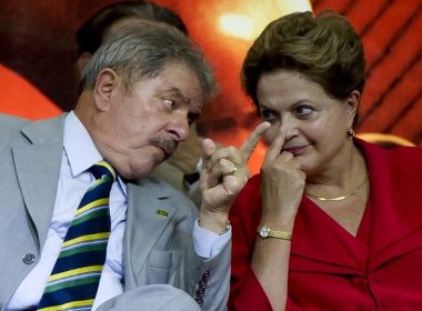 Lula acredita que Dilma deu 'tiro no pé' ao falar sobre compra de refinaria, diz jornal