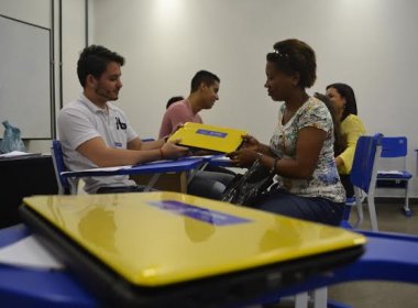 Prefeitura distribui mais de 5,5 mil notebooks para professores da rede municipal Prefeitura distribui mais de 5,5 mil notebooks para professores da rede municipal