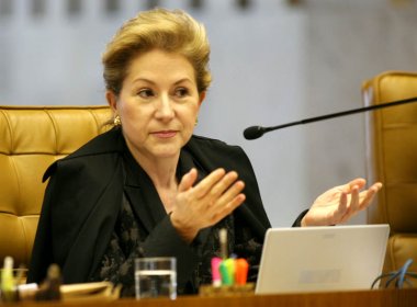 Aécio afirma que ex-ministra do STF está cotada para vice