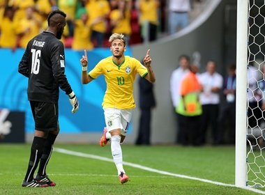 Brasil goleia Camarões e se classifica para as oitavas de final