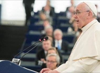 Papa Francisco diz que eliminar diferenças entre sexos ‘é um passo atrás’