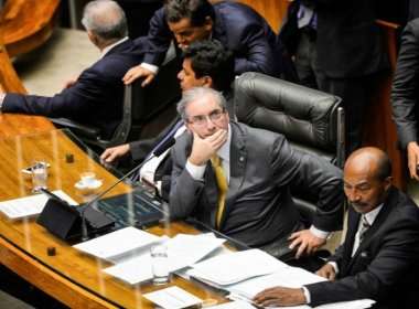 Sob pressão, Cunha decide adiar votação do projeto que amplia terceirização