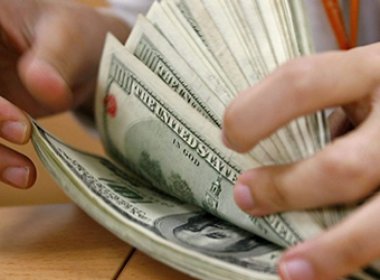 Dólar alcança maior cotação do ano e fecha a R$ 3,55