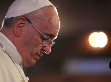 Papa admite risco de Estado Islâmico se infiltrar entre refugiados