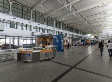 Policiais federais fazem manifestação contra Bolsonaro nesta terça no aeroporto 