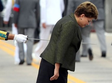 Dilma põe o pé na corda bamba