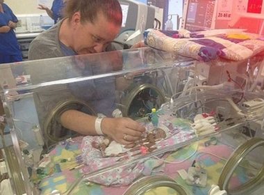 Médico confunde contrações com pedras nos rins e bebê morre 5 dias após parto