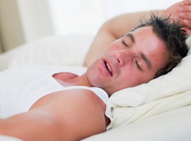 Dormir muito ou pouco demais pode aumentar risco de doenças cardíacas