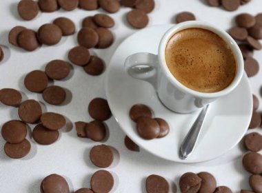 Perda de memória pode ser prevenida com 2 xícaras de chocolate por dia, diz pesquisa