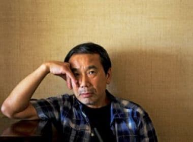 Procura por novo livro de Haruki Murakami faz editora imprimir 1 milhão de cópias