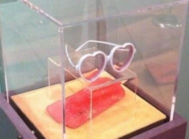 Polícia recupera óculos de Elton John que haviam sido roubados de museu