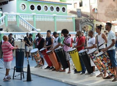 Carlinhos Brown seleciona 200 percussionistas para projeto &#039;Descidão&#039; no Carnaval