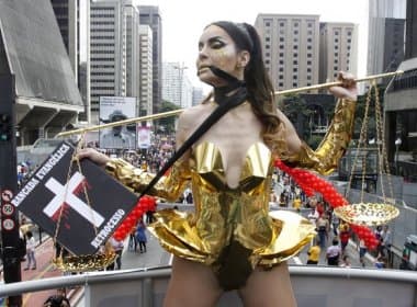 Modelo brasileira Viviany Beleboni acusa produção da série &#039;Sense8&#039; de transfobia