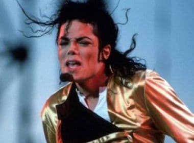 Michael Jackson guardava pornografia infantil, segundo relatório policial