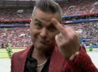 'Nada passou pela minha cabeça', diz Robbie Williams após mostrar dedo do meio na Copa