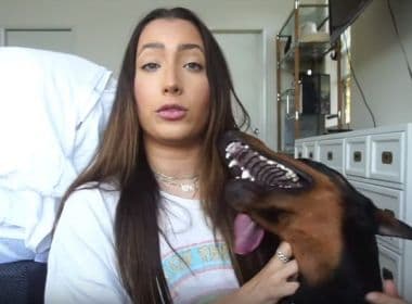 Youtuber publica vídeo sem edição em que bate e cospe em seu cão e revolta internautas