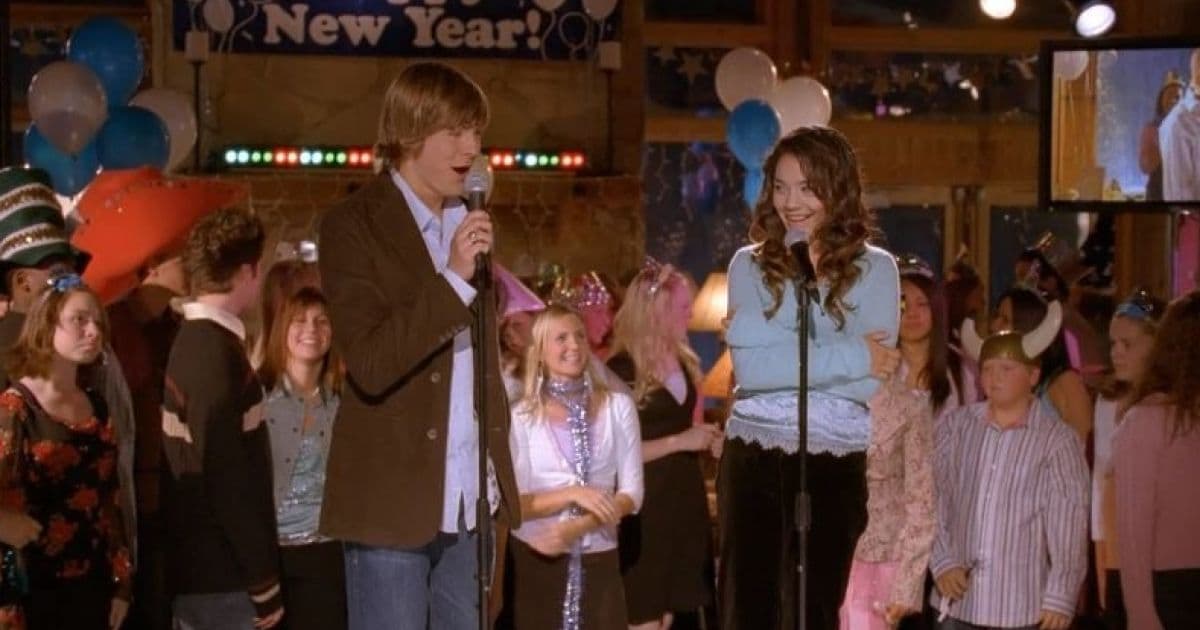 Vanessa Hudgens canta música de 'High School Musical' em karaokê; confira