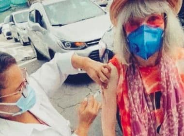 Rita Lee é vacinada contra a Covid-19 em drive-thru em São Paulo