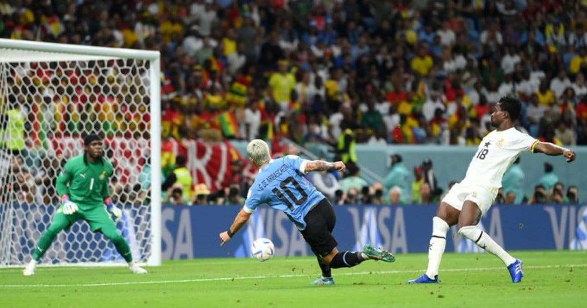 Com dois gols de Arrascaeta, Uruguai vence Gana, mas é eliminada da Copa do Mundo