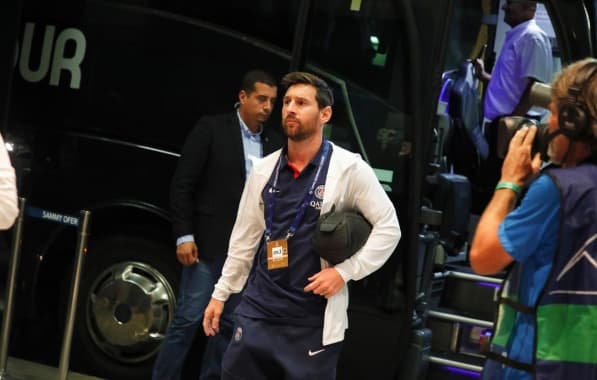 PSG tenta reduzir salário e fica "à beira do divórcio" com Messi, diz jornal francês