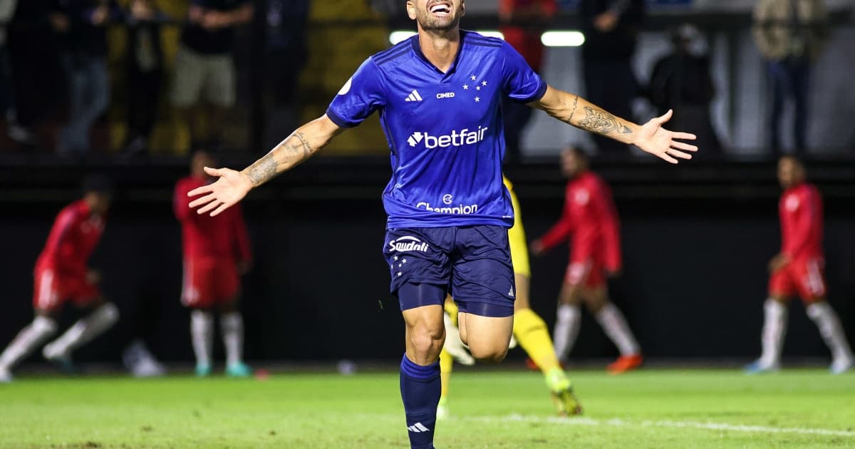 Gilberto comemora gol contra o RB Bragantino
