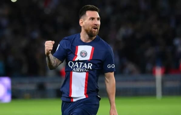 Após suspensão, Messi volta ao time titular do PSG 